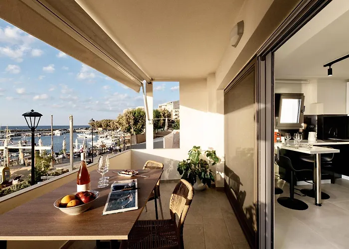 Callista Seafront ハニア